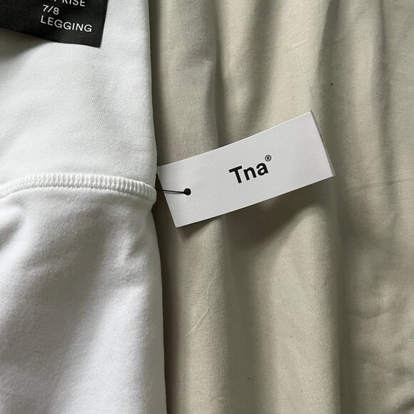 TNA - TnaLife Cheeky Hi-Rise 7/8 Leggings - NWT - Picture 7 of 8